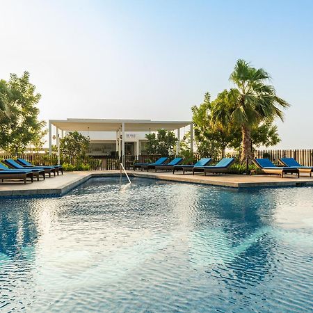 Radisson Dubai Damac Hills Hotel Luaran gambar