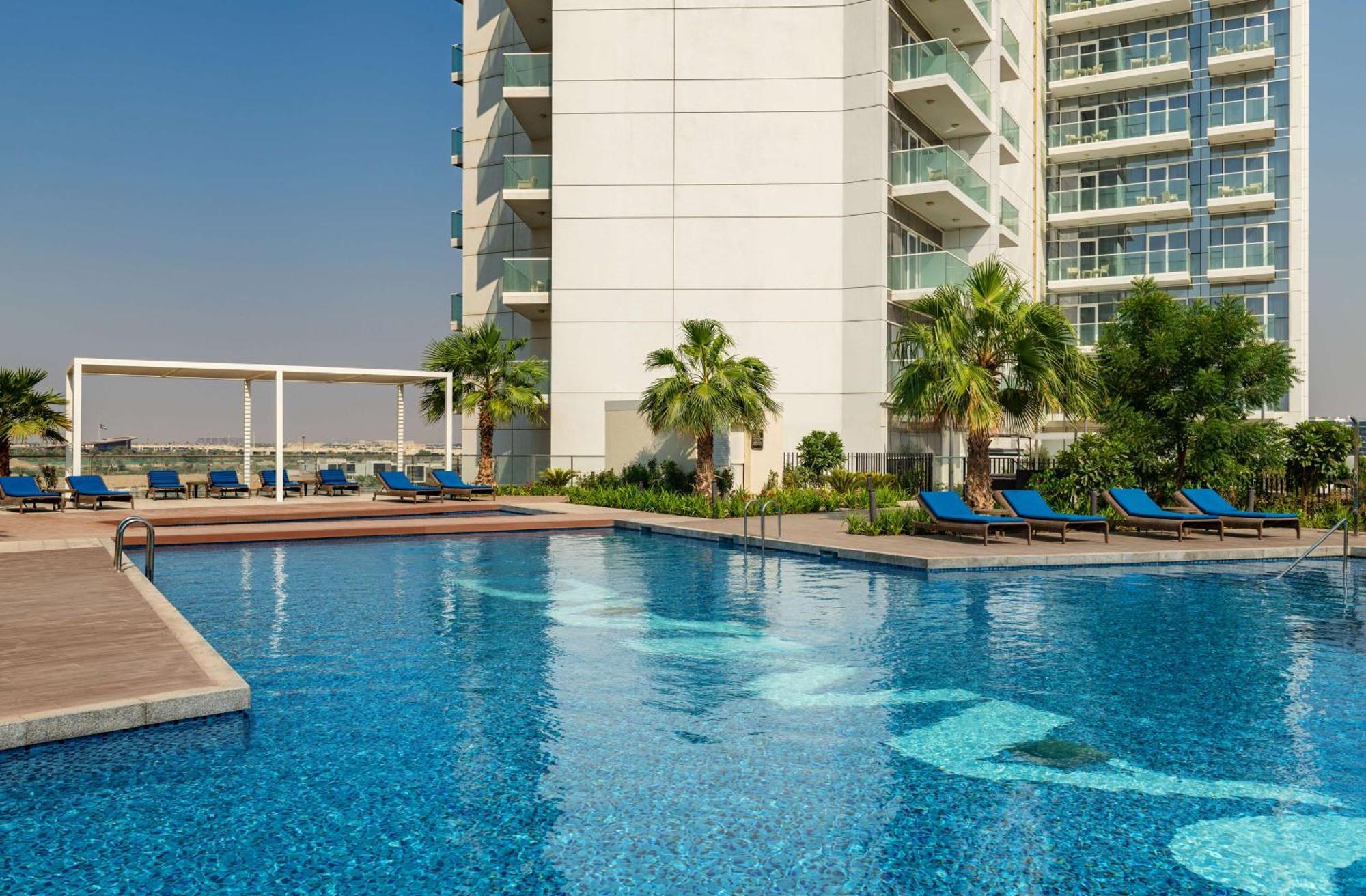 Radisson Dubai Damac Hills Hotel Luaran gambar