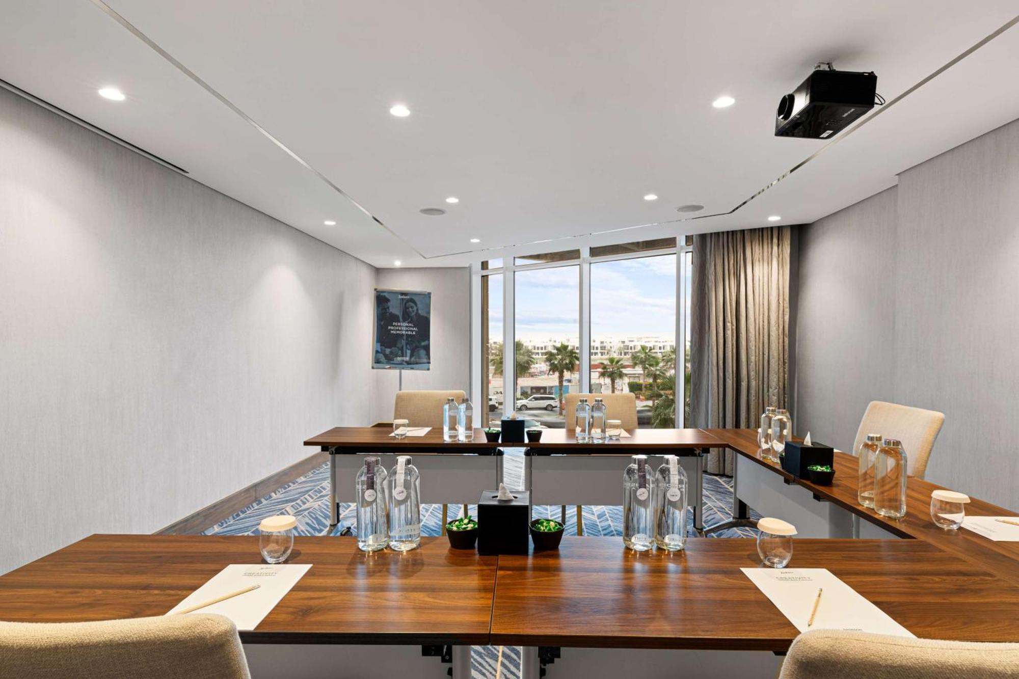 Radisson Dubai Damac Hills Hotel Luaran gambar
