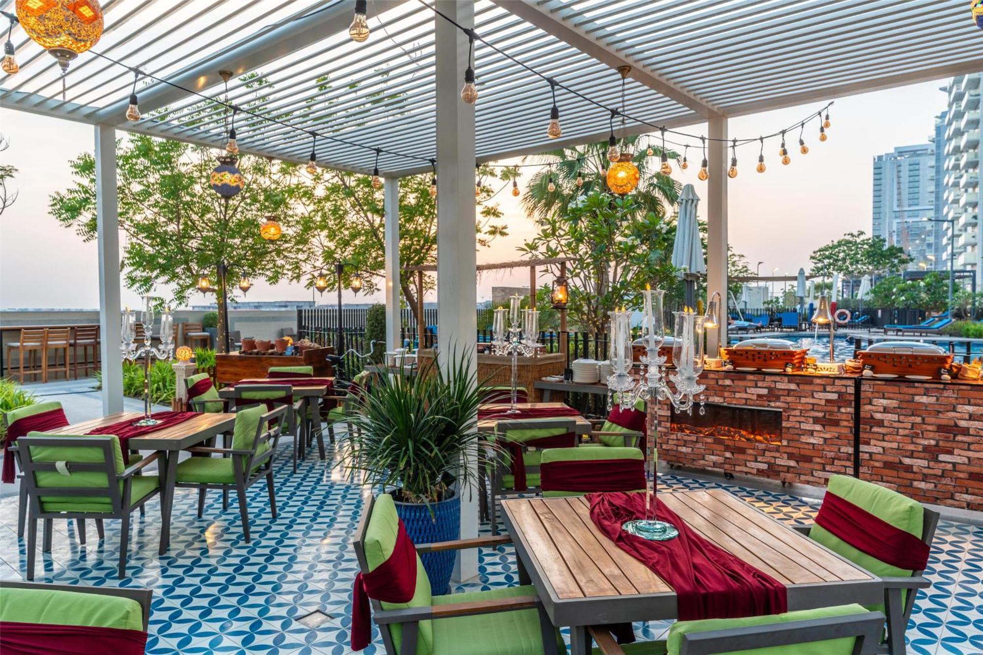 Radisson Dubai Damac Hills Hotel Luaran gambar